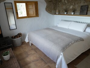 1 chambre, coffres-forts dans les chambres, fer et planche à repasser