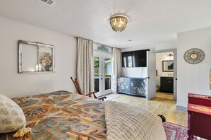 1 bedroom, iron/ironing board, free WiFi, bed sheets - Chic Smoky Mtn Stay W/ Hot Tub & Barista Coffee Bar (Seymour)