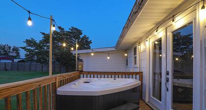 Chic Smoky Mtn Stay W/ Hot Tub & Barista Coffee Bar