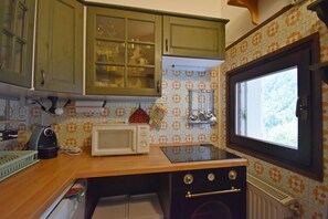 Kühlschrank, Mikrowelle, Ofen, Geschirrspüler