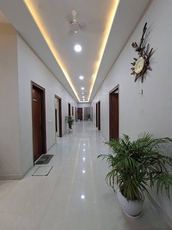 Interior. Wishotel Xpress Hotel Crown Classic Villa