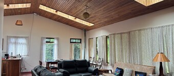 Casa Tigrillo - secluded forest cabin just minutes from the Monteverde Preserve