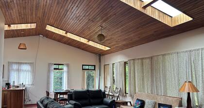 Casa Tigrillo - secluded forest cabin just minutes from the Monteverde Preserve