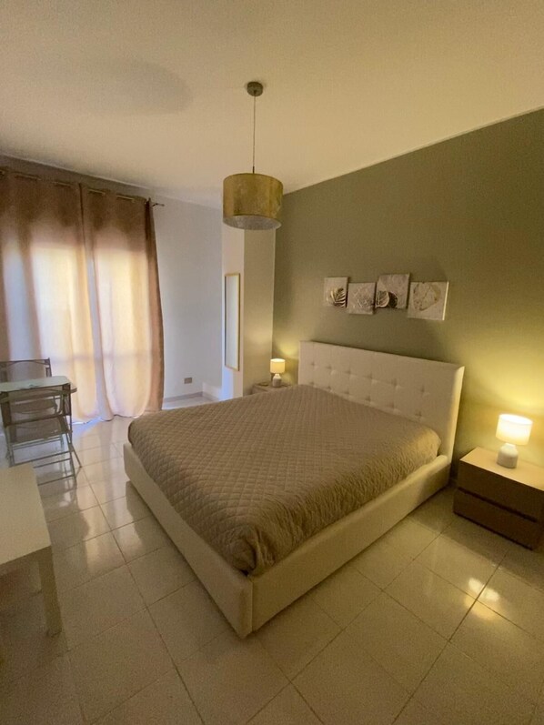 3 多间卧室、熨斗/熨衣板、床单