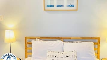 Standard Apartment, 2 Bedrooms, Balcony, Garden View | Iron/ironing board, free WiFi, bed sheets