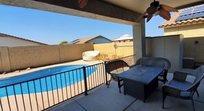 屋外ダイニングエリア