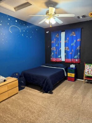 4 bedrooms, desk, iron/ironing board, WiFi