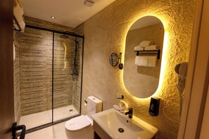 Comfort Double Room | Bathroom | Shower, hair dryer, towels, soap - Le Pacha BoutiQue Hotel (Giza)