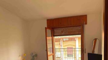 1 camera, Wi-Fi, lenzuola