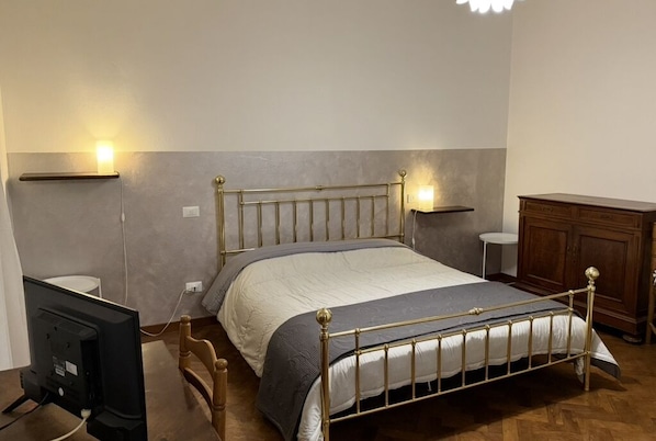 WiFi, bed sheets
