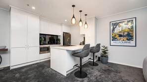 Geladeira, fogão, cooktop, lava-louças