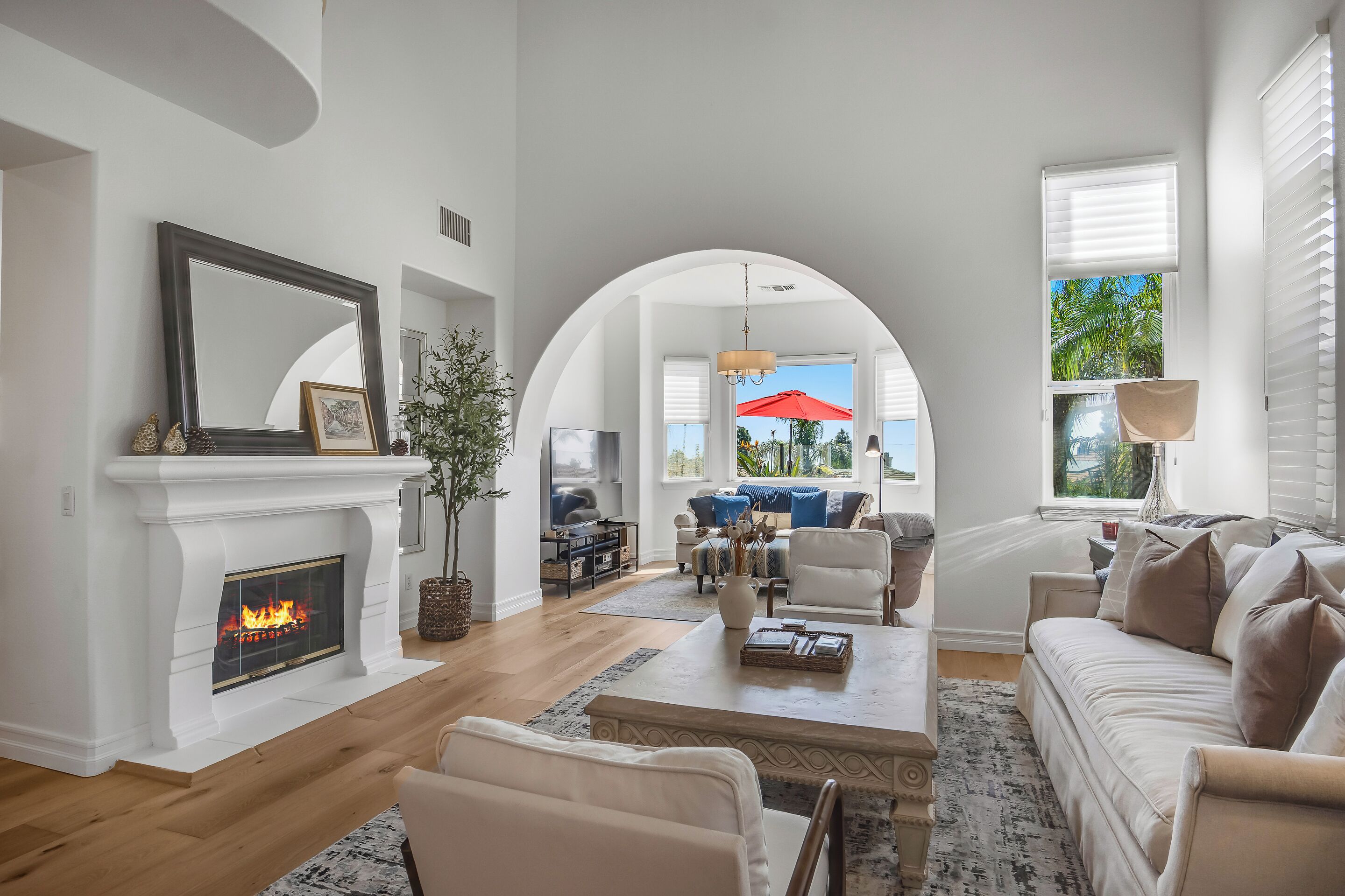 Smart TV, fireplace, stereo