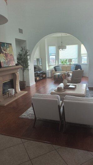 Smart-TV, peis og stereoanlegg