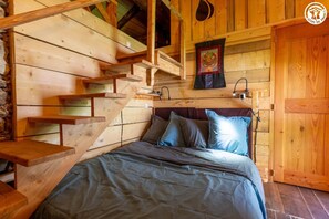 2 habitaciones, tabla de planchar con plancha y ropa de cama 