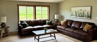 Newly renovated Blue Spruce Cabin – Island Park Getaway Close to Yellowstone NP!