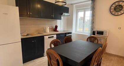 Duplex in the Heart of Sarthe, Sleeps 6