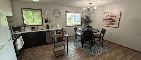 Micro-ondes, four, plaque de cuisson, lave-vaisselle