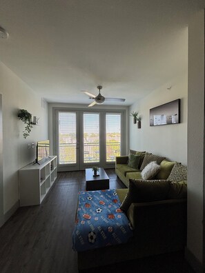 Smart TV, fireplace, ping pong