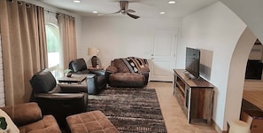 Smart TV, fireplace