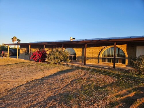 Spacious 4-bedroom house, horse property in charming Wickenburg, AZ