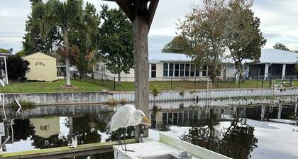 “Our Lakeside Oasis” is a Cozy 2-bedroom house in charming Okeechobee.