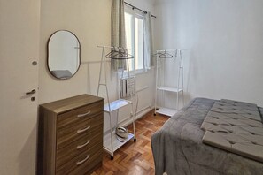 1 غرفة نوم ومكواة/لوح كي وواي فاي وملاءات أسرّة