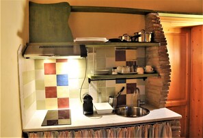 Fridge, microwave, stovetop, coffee/tea maker