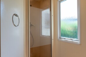 Shower - Mobile Home 'Kervoyal 56' with Private Terrace and Garden (Damgan)