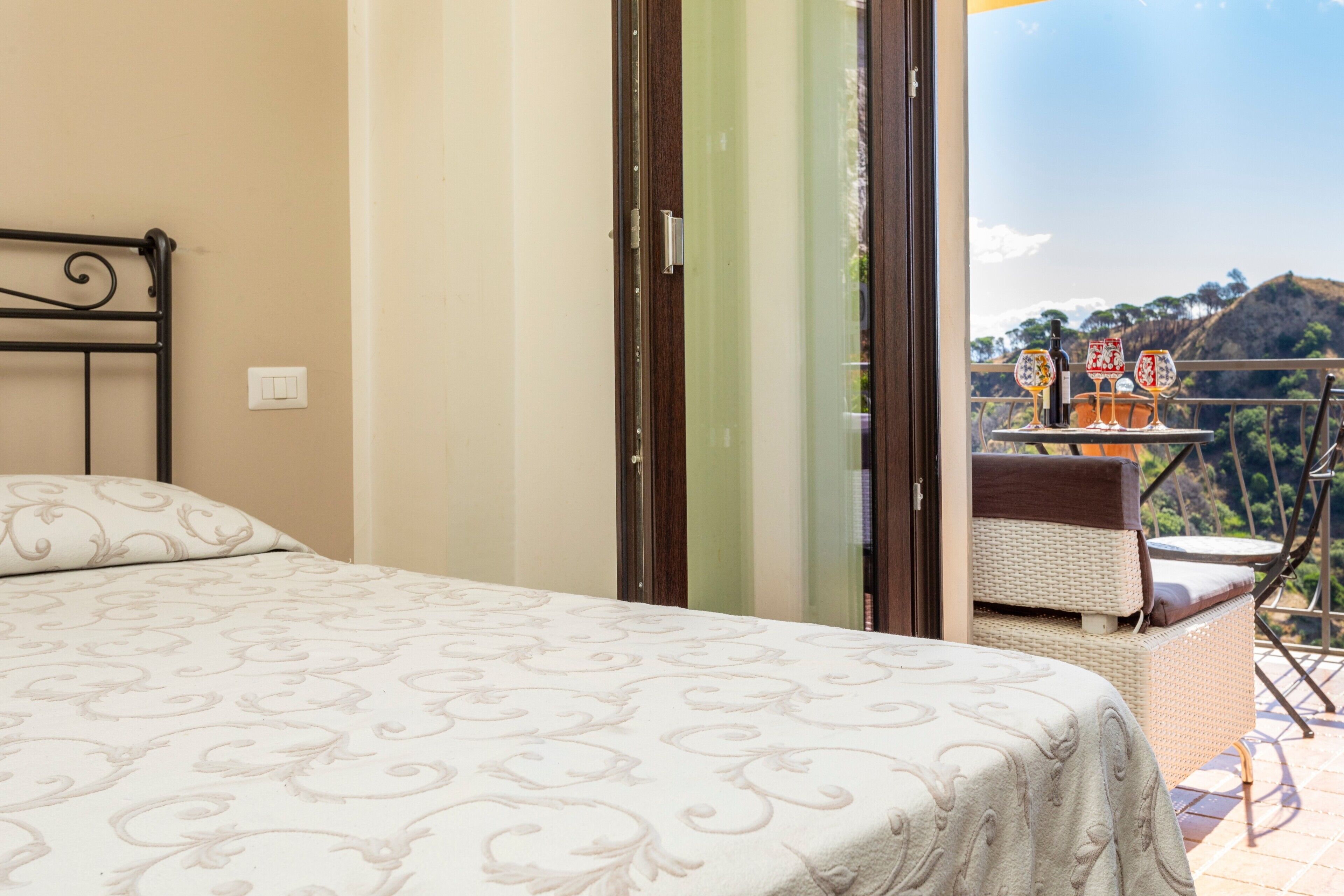 1 chambre, fer et planche à repasser, Wi-Fi gratuit, draps fournis