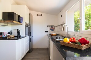 Fridge, microwave, oven, stovetop