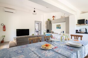 Dining - Holiday Home 'Dammar' with Mountain View, Wi-Fi and Air Conditioning (Tertenìa)