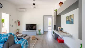 Télévision, cheminée