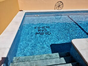 Pool - Holiday Home 'Mino Lodge' with Mountain View, Shared Pool and Wi-Fi (As Eiras)