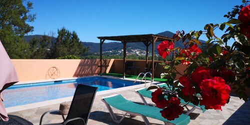 Holiday Home 'Cottage' with Mountain View, Shared Pool and Wi-Fi