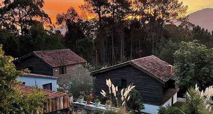 Holiday Home 'Rosal Lodge' with Mountain View, Shared Pool and Wi-Fi