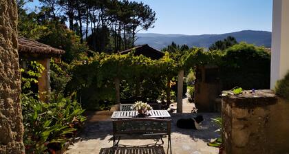 Holiday Home 'Rosal Lodge' with Mountain View, Shared Pool and Wi-Fi