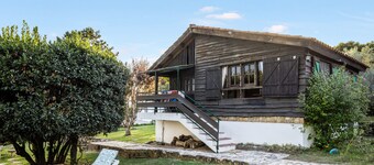 Apartment 'Rosal Lodge' with Mountain View, Shared Pool and Wi-Fi