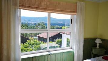 6 bedrooms, free WiFi, bed sheets