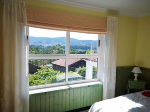 6 bedrooms, free WiFi, bed sheets - Rural Complex 'Shakti Rio Mino' with Lake Views, Private Pool and Wi-Fi (Eiras)