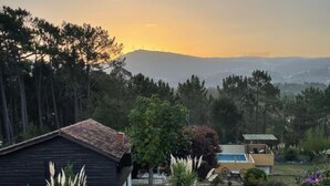 A residential area with a stone pathway, a small wooden building, and a house with a blue roof. - Rural Complex 'Shakti Rio Mino' with Lake Views, Private Pool and Wi-Fi (Eiras)