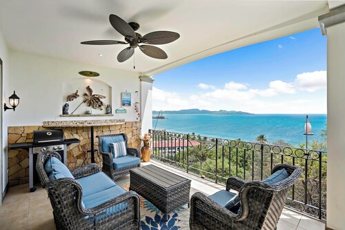 Stylish Flamingo Condo with Ocean Views, Renovated Kitchen & Walkable Beach Access