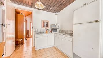 Refrigerador, microondas, horno, placa de cocina