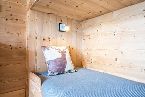 Free WiFi, bed sheets