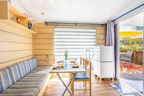 Dining - 4-Star Camping Le Bois Tordu: Mobile Home 300m from La Pège Beach (Saint-Hilaire-de-Riez)