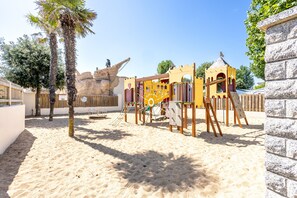Children’s area - 4-Star Camping Le Bois Tordu: Mobile Home 300m from La Pège Beach (Saint-Hilaire-de-Riez)