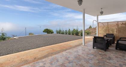 Holiday Home 'Tajinaste' with Sea Views, Wi-Fi and Air Conditioning
