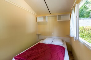 2 bedrooms - Mobile Home 'Le Chataignier' with Shared Pool, Private Terrace and Private Garden (Saint-Pompon)