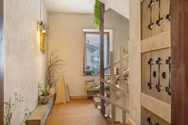 المنشأة من الداخل