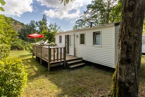 Terrace/patio - Mobile Home 'Le Tilleul' with Shared Pool, Private Terrace and Private Garden (Saint-Pompon)