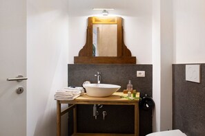 Bruser, gratis toiletartikler, hårtørrer, håndklæder